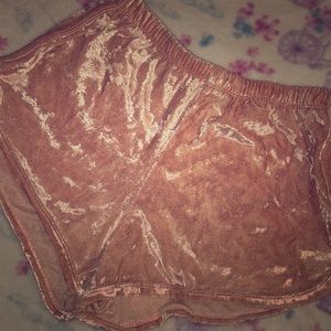 Heart hips pink velvet shorts